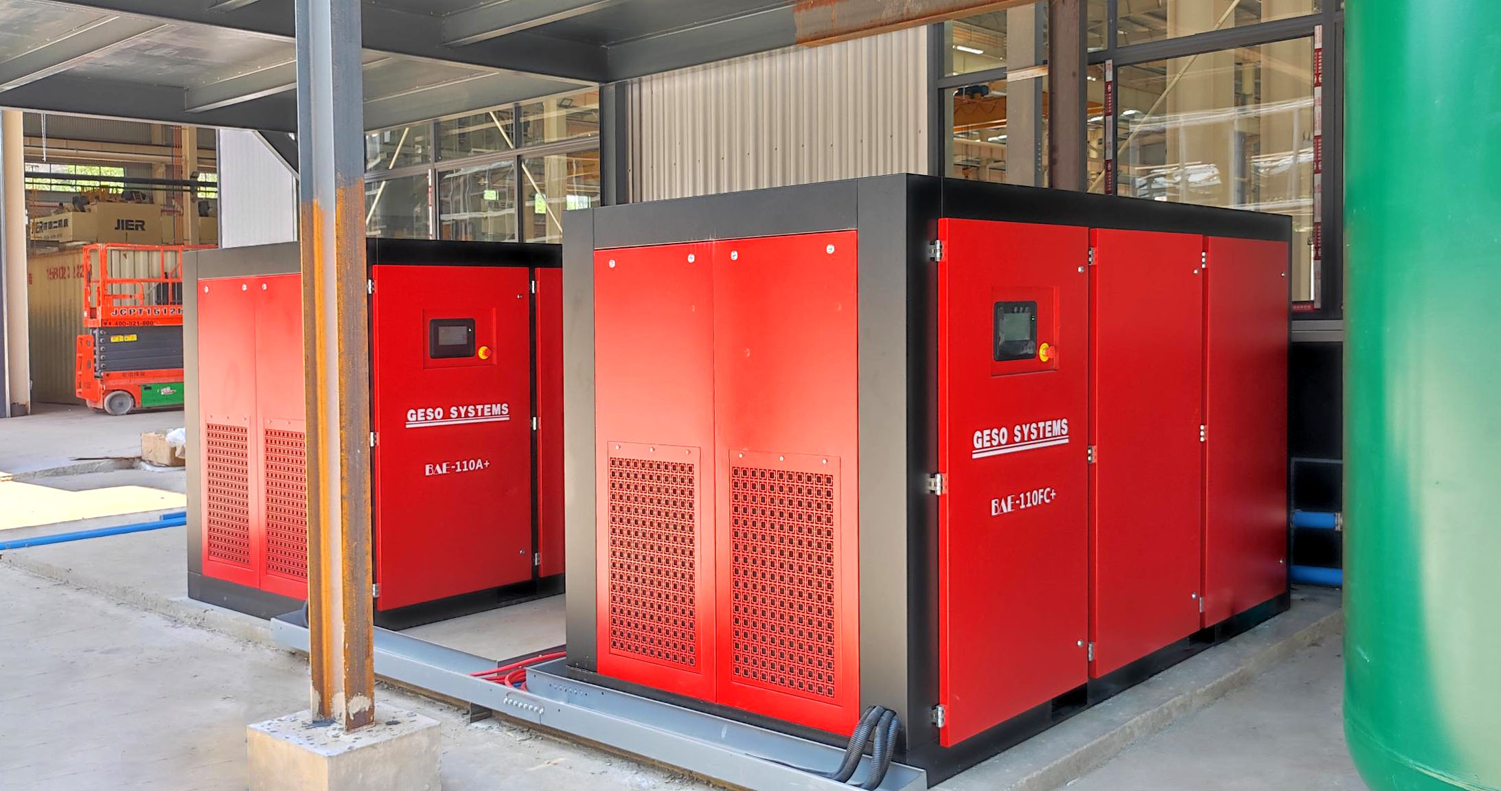 Air compressors help the petrochemical industry achieve efficient production and safe operation.